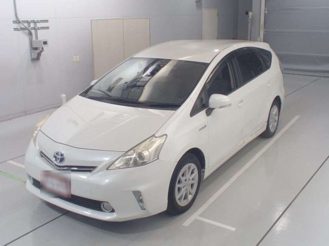 30434 Toyota Prius alpha ZVW41W 2013 г. (CAA Chubu)